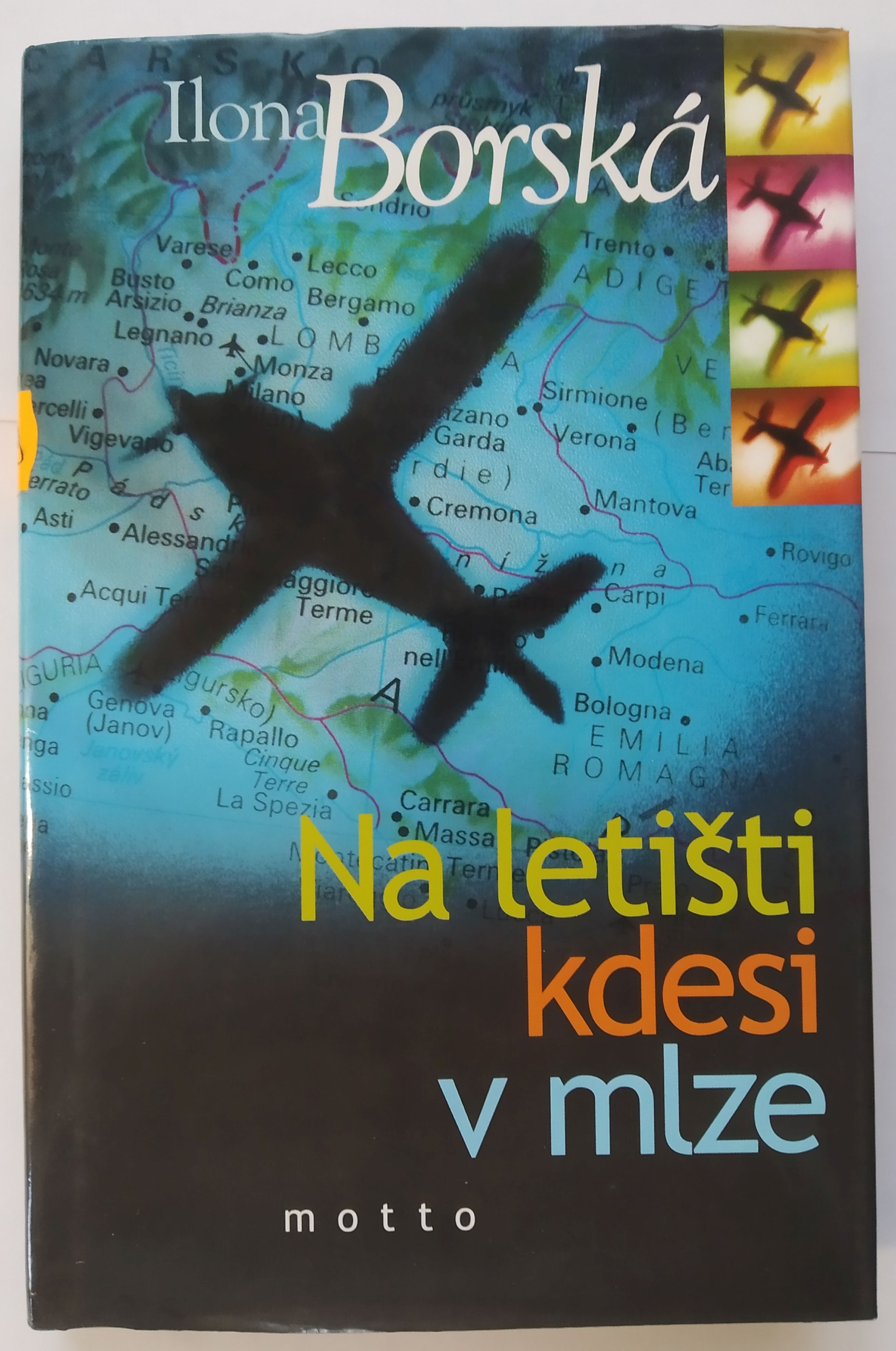 Na letišti kdesi v mlze