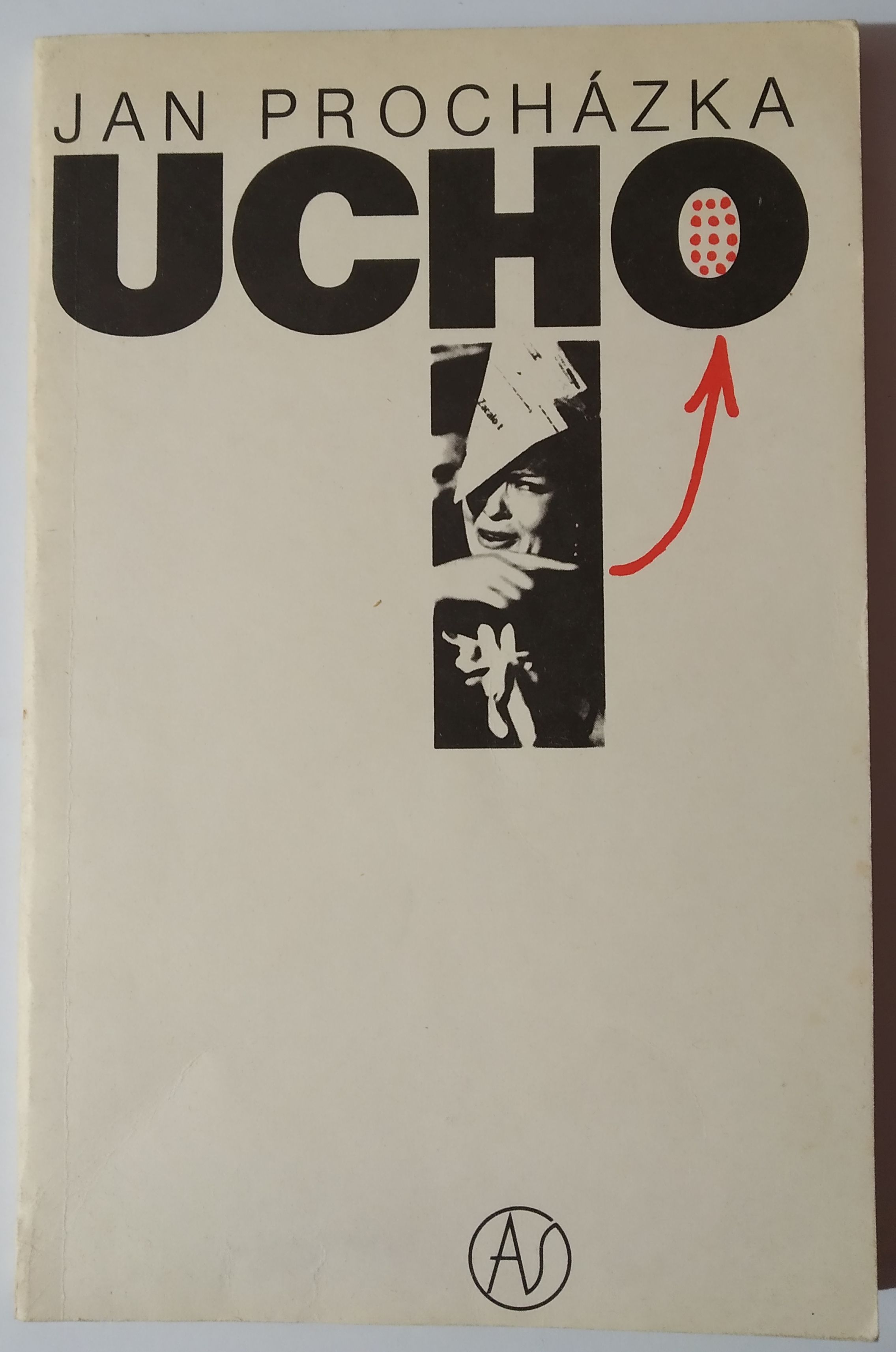 Ucho