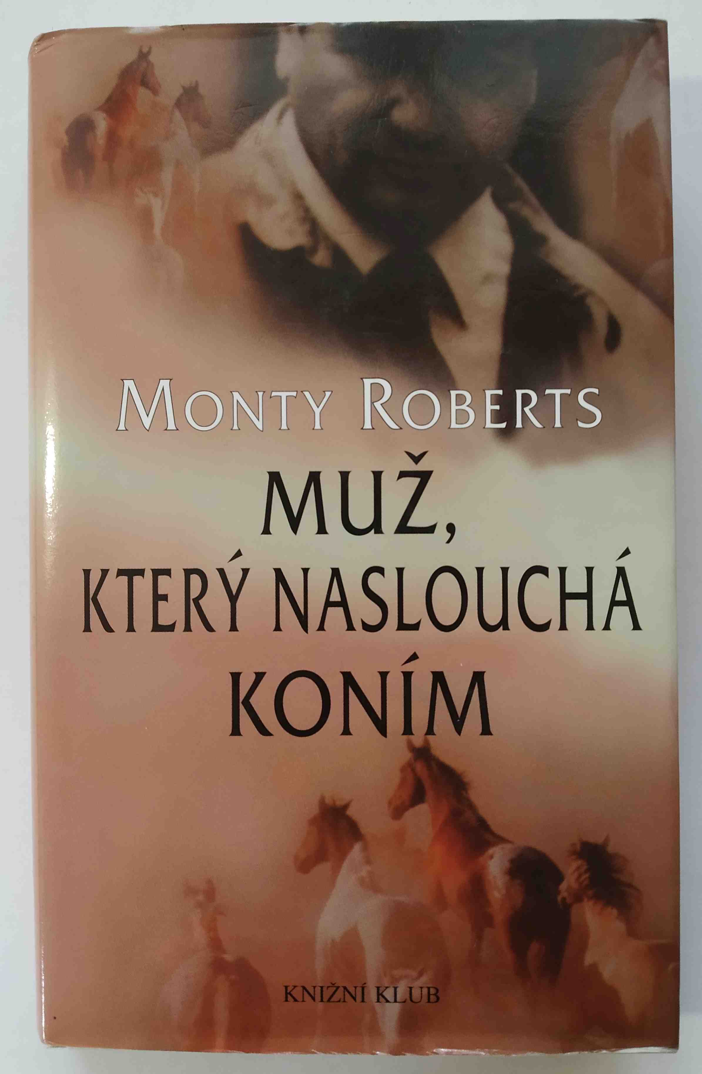 Muž, který naslouchá koním