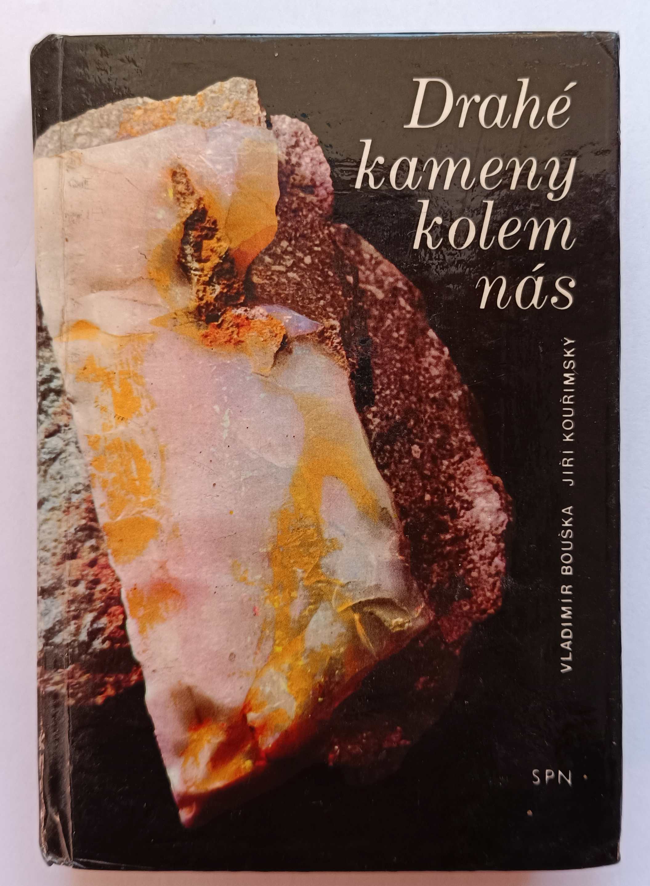 Drahé kameny kolem nás