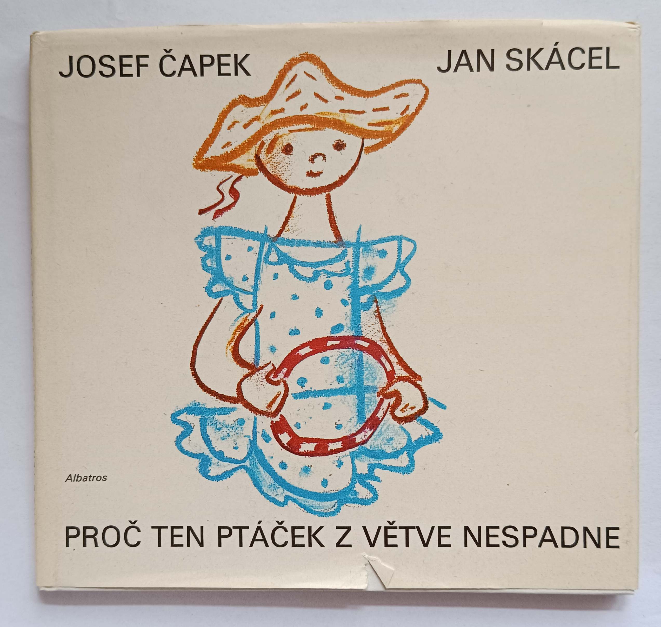 Proč ten ptáček z větve nespadne
