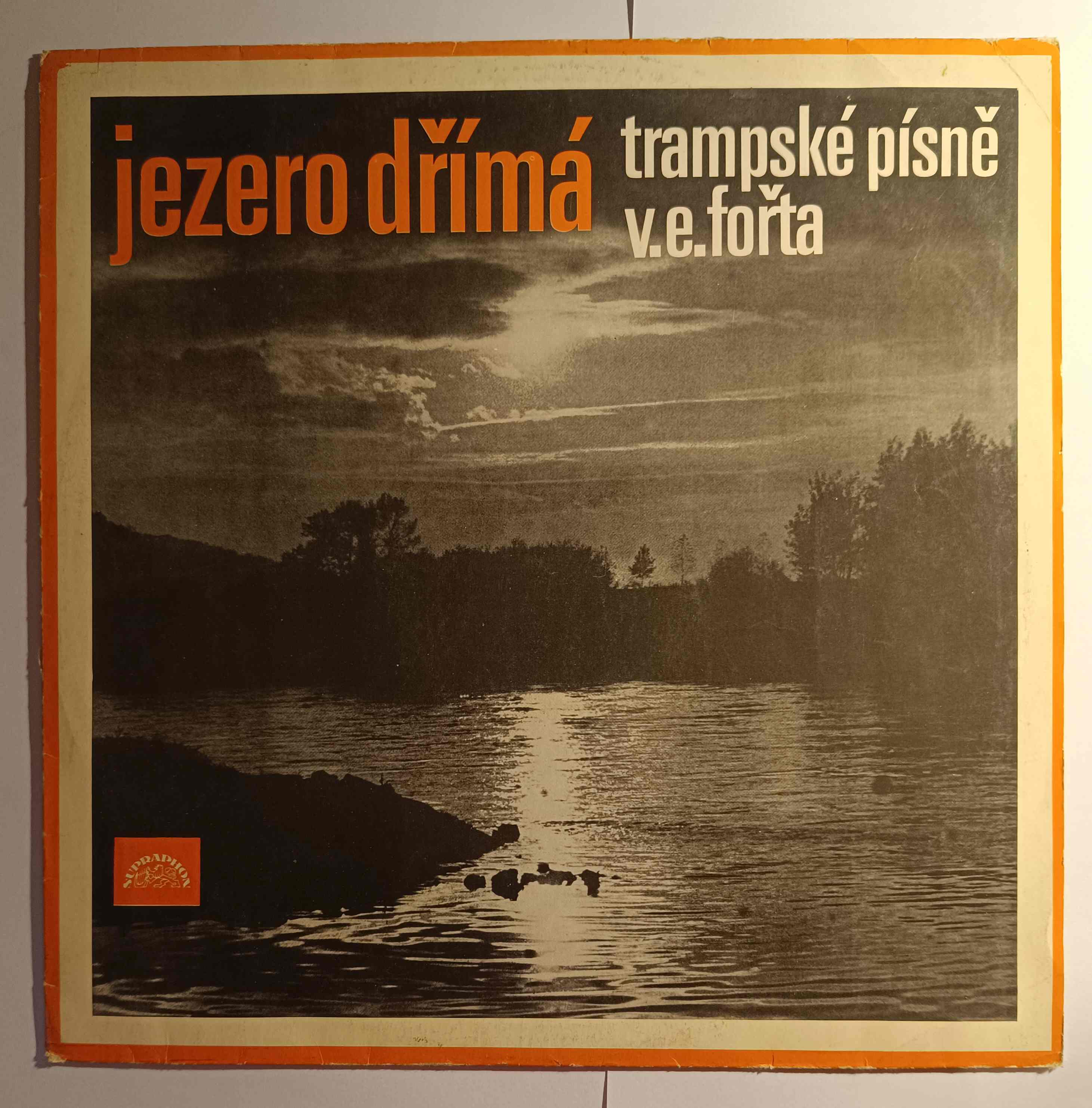 Jezero dřímá (Trampské písně V. E. Fořta)